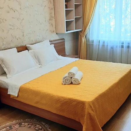 Уютная Трешка В Центре Алматы Apartman Kültér fotó